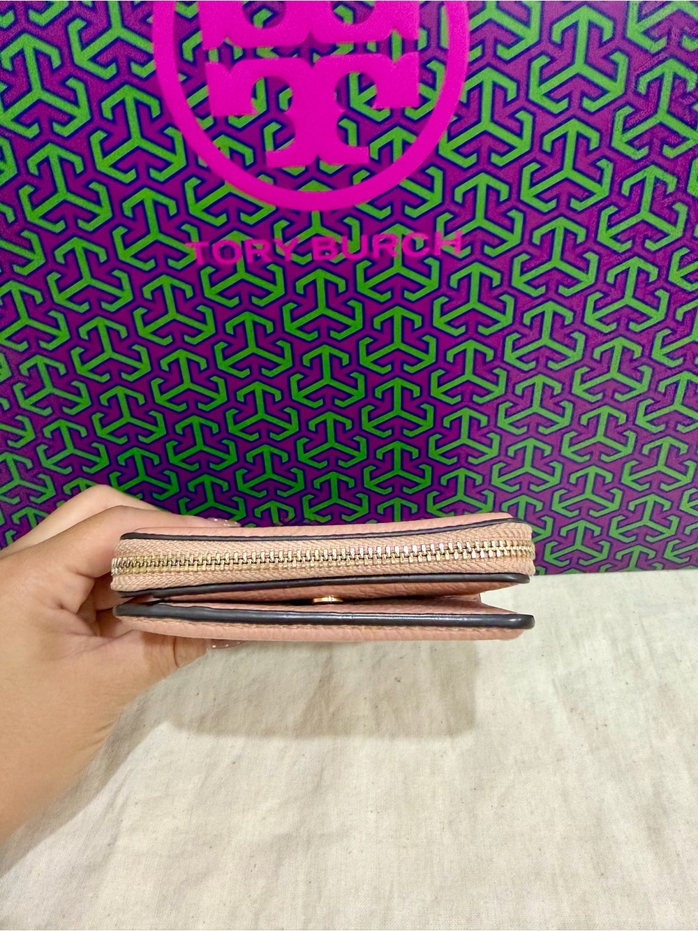 Tory Burch Thea bi-fold - Picture 3 of 3